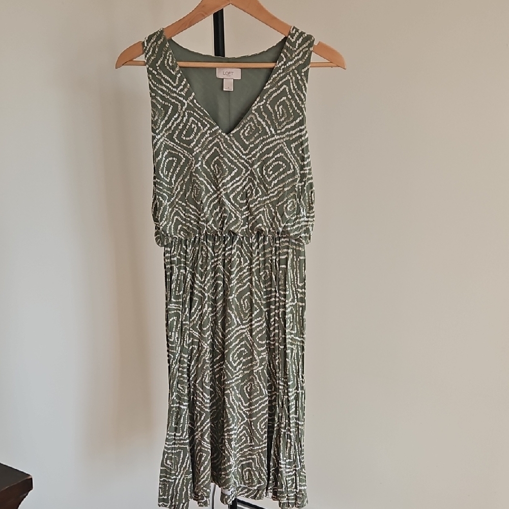 LOFT Olive Green Printed V-Neck Sleeveless Midi Dress